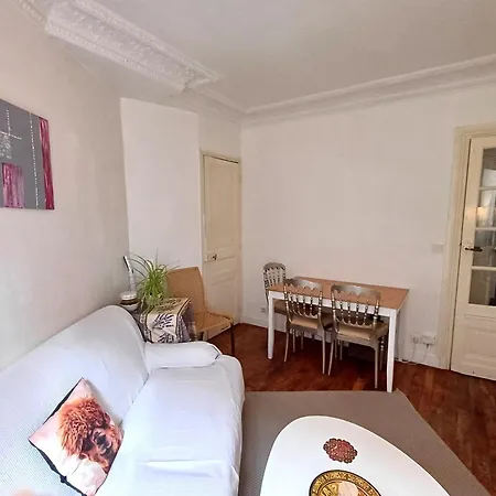 A Calm Double Bedroom In F3 Paris14eme Parc Montsouris * Paris